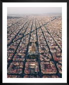 Tavelvägg med ram i svart i storlek 40x50 med poster med "Barcelona stadskärna"