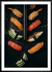 Tavelvägg med ram i svart i storlek 50x70 med poster med "Sushi"