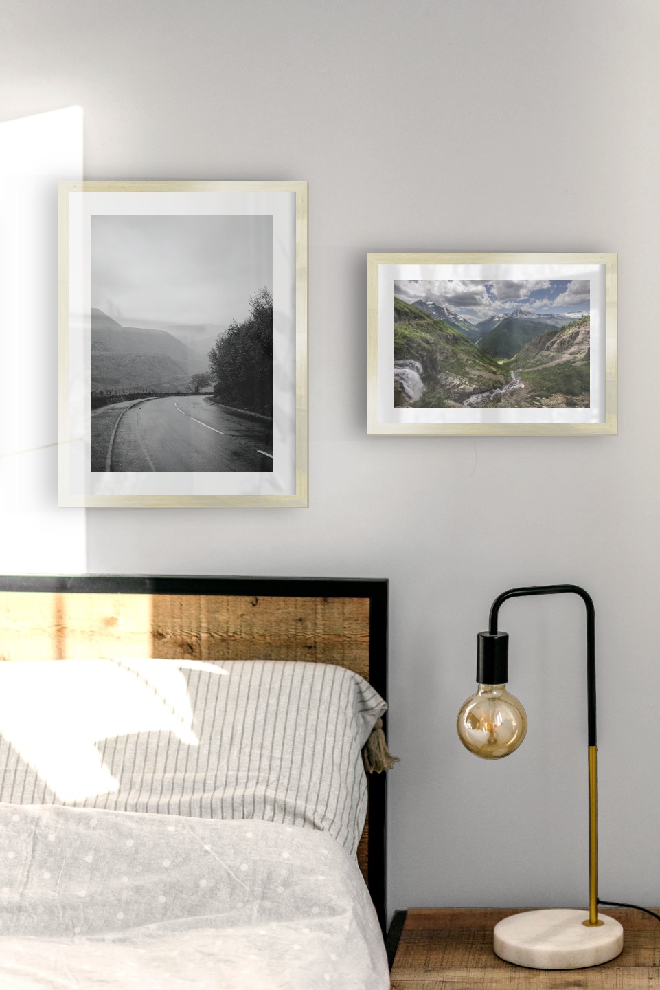 Tavelvägg med ramar i guld i storlekar 21x30 och 30x40 med posters med "Grön dal framför berg", "Väg som svänger" och "Bergsdal"