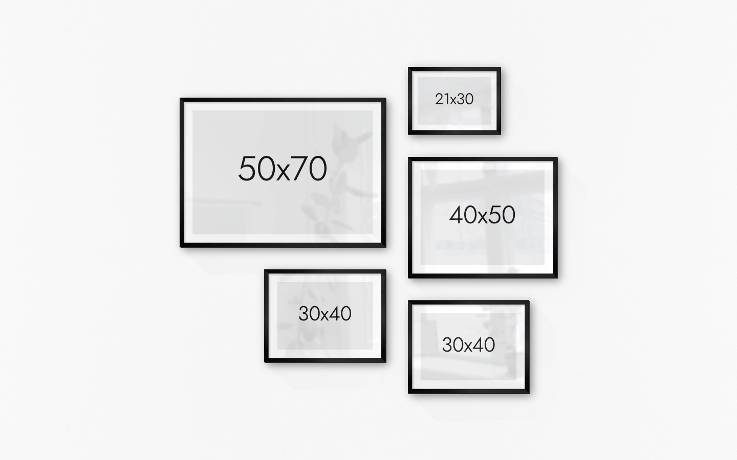 Tavelvägg med ramar i svart i storlekar 50x70, 30x40, 21x30 och 40x50